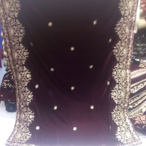 Velvet Embroidered shawls - Picture 4 of 8